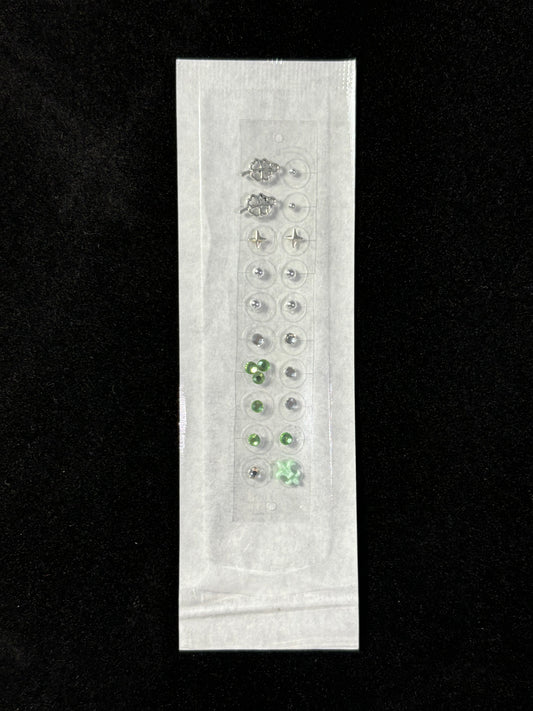 幸せの四つ葉 キラキラ可愛い耳つぼジュエリーシール ジュエリー風 ハンドメイド