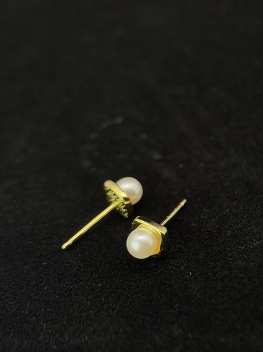 四角真珠ピアス「光喫」