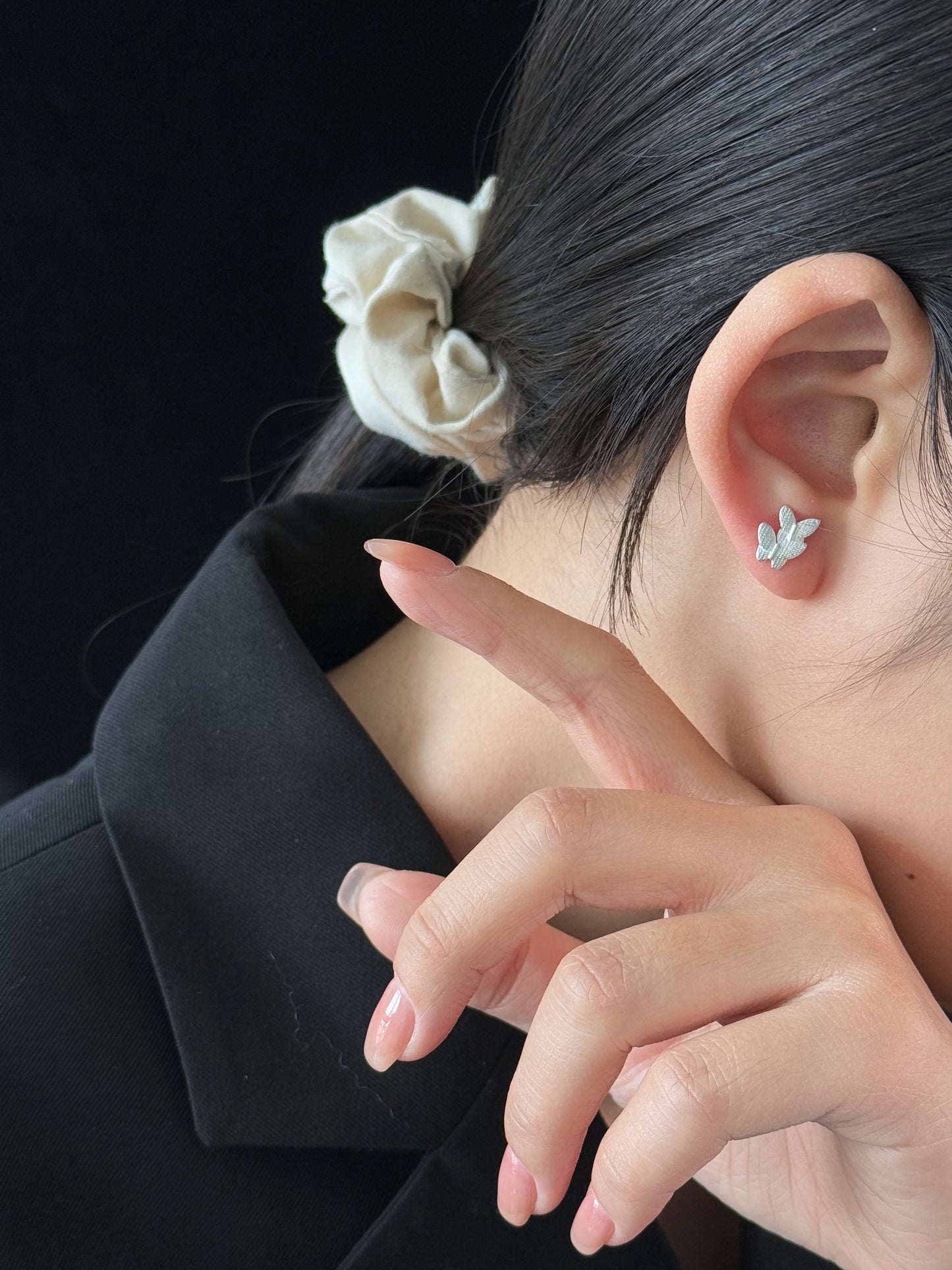 銀蝶真珠ピアス「月下舞」