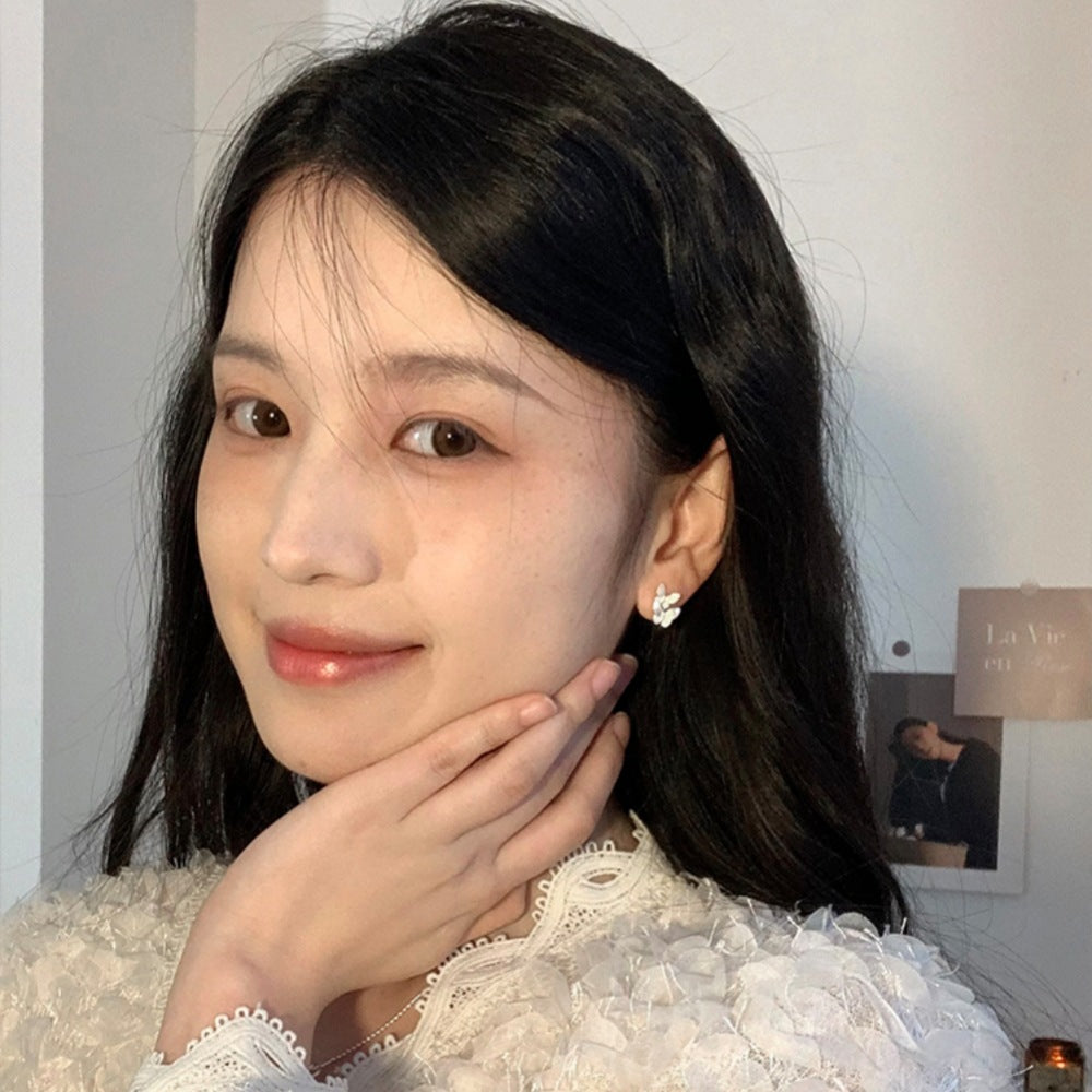 銀蝶真珠ピアス「月下舞」