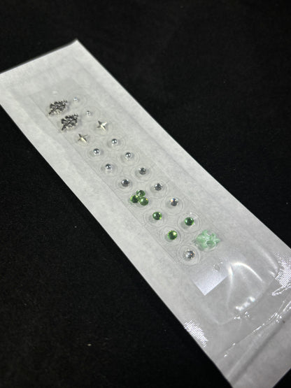 幸せの四つ葉 キラキラ可愛い耳つぼジュエリーシール ジュエリー風 ハンドメイド - YUTTARI