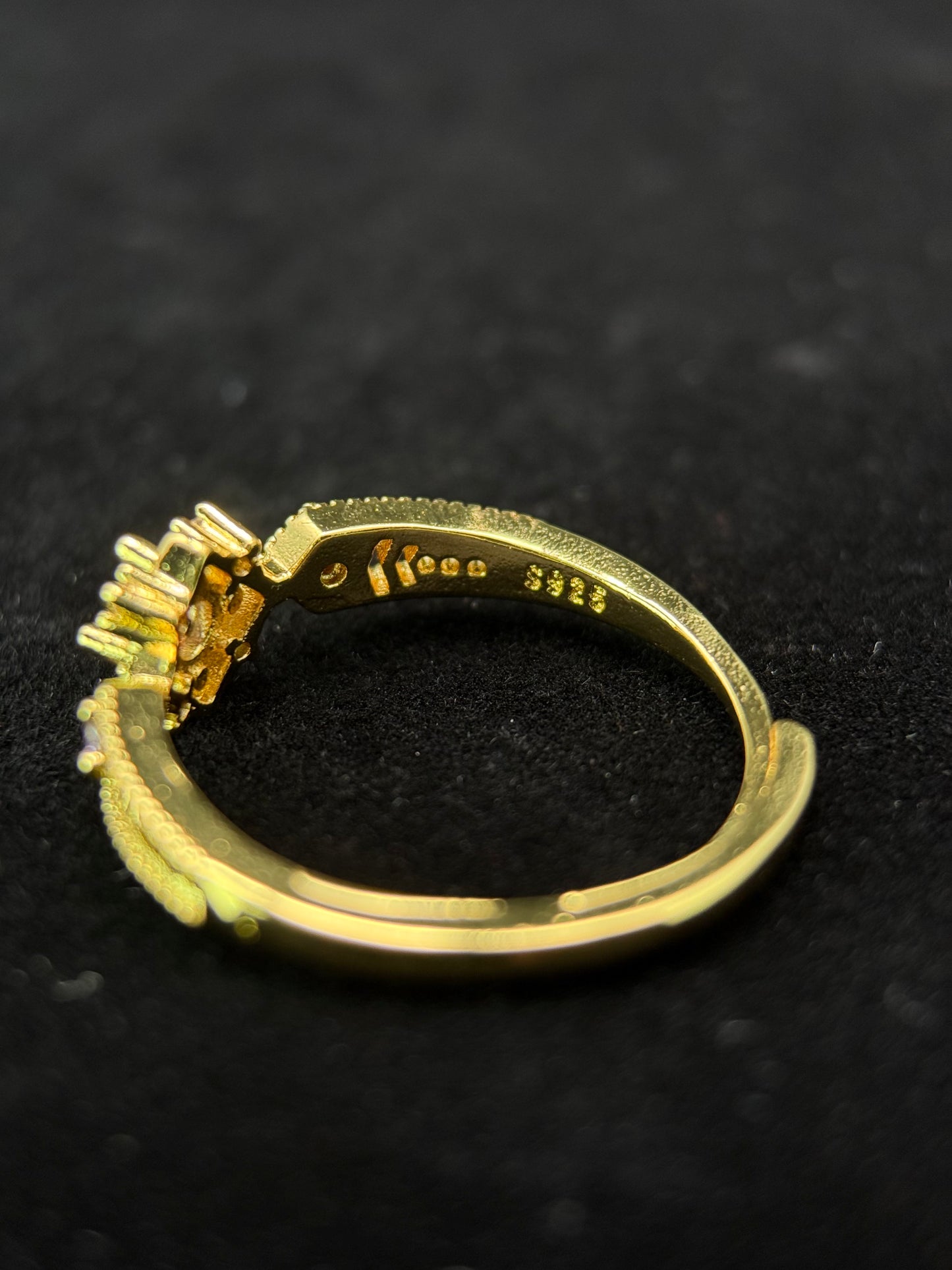 方円の輝きリング「晶華繚」